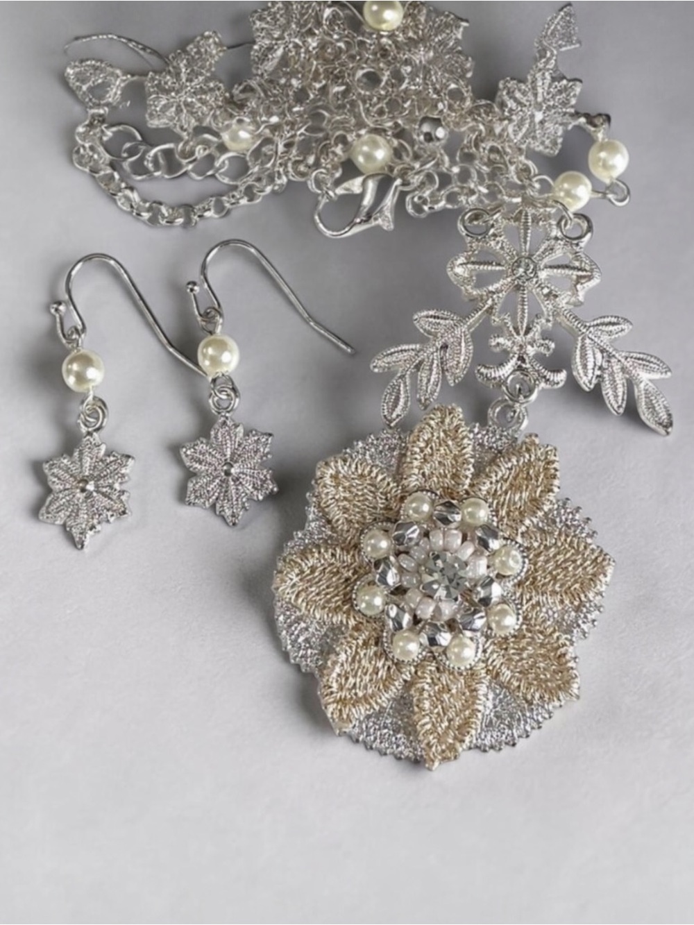 Silver Toned Lace Metallic Flower & Pearl Necklace & Dangle Earrings